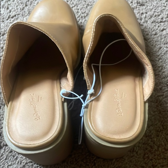 Universal Thread Shoes - Picture 5 of 7